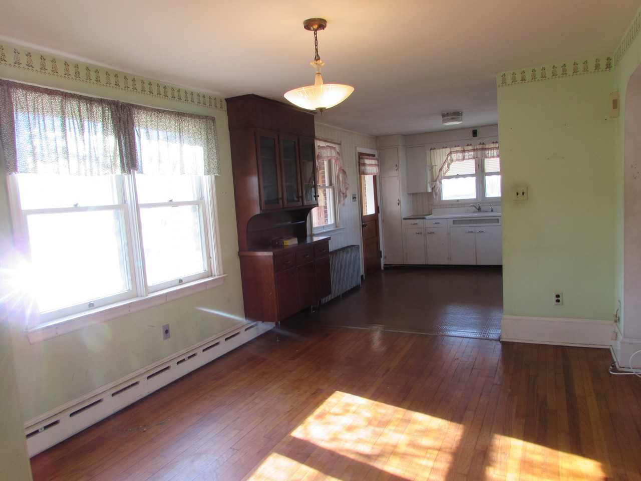 5032 Upper Valley Rd - Photo 3 of 9