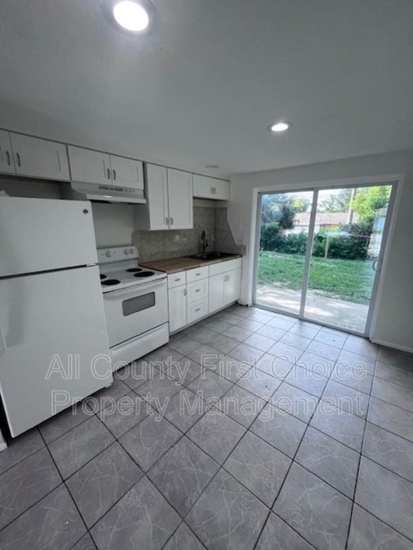 6122 Indiana Ave - Photo 3 of 7