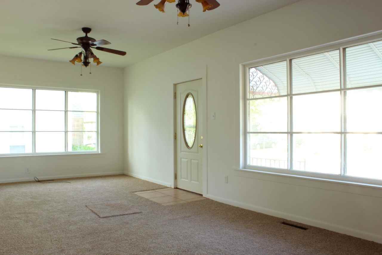 210 N Gardner St - Photo 3 of 13