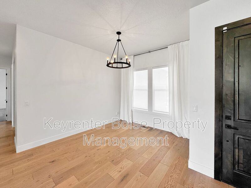 5298 W Parkridge Dr - Photo 2 of 20