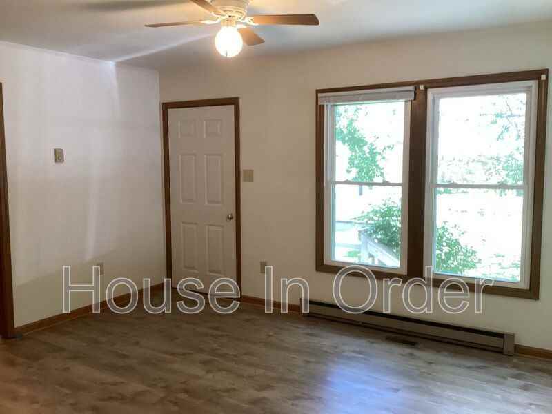 905 Montreat Rd - Photo 2 of 17