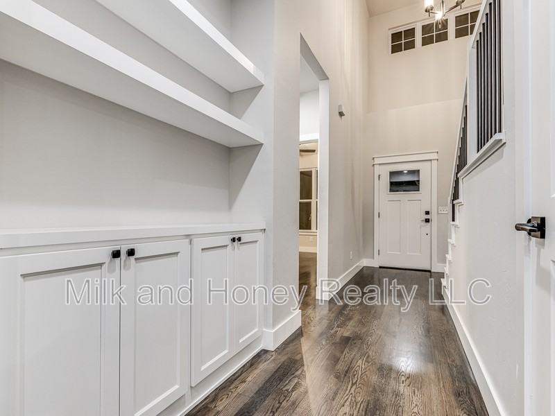 8225 Jenny Ln - Photo 3 of 28