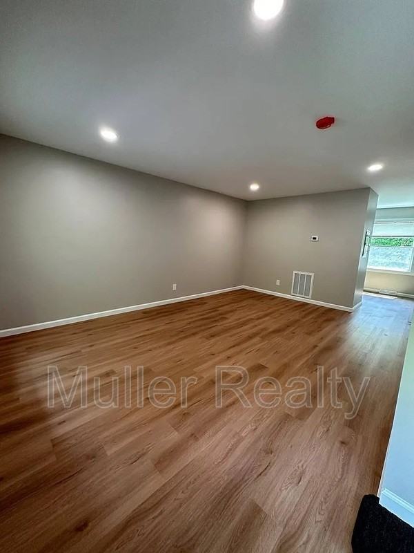 3636 Old Valley View Dr #APT6 - Photo 2 of 17