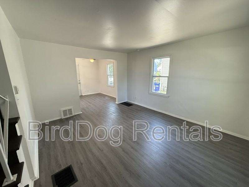 2099 W Mound St - Photo 3 of 15