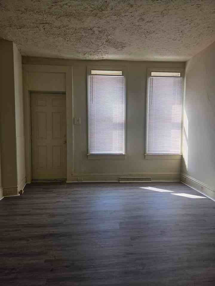 459 Walnut St - Photo 4 of 10