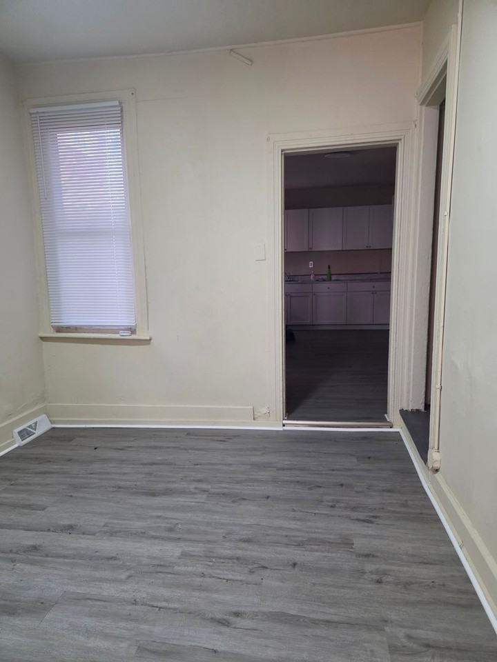 459 Walnut St - Photo 3 of 10