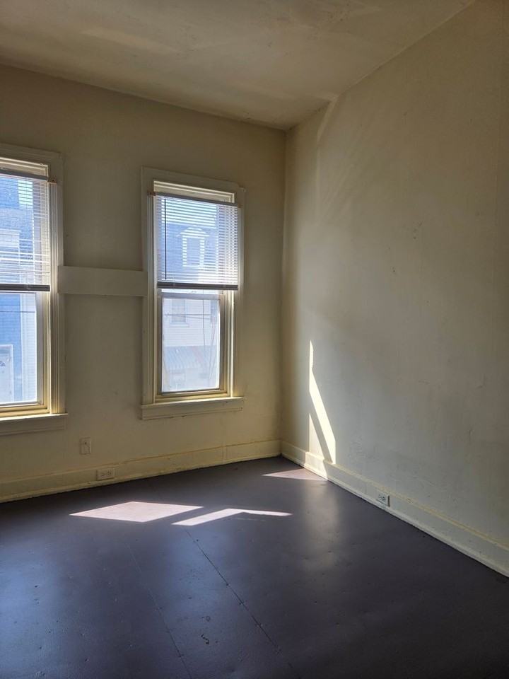 459 Walnut St - Photo 5 of 10