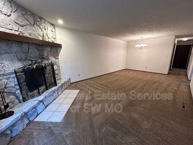 3305 E Portland St #B - Photo 2 of 9