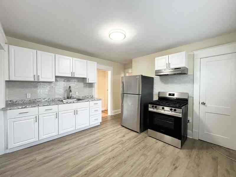 216 Oak Grove Ave - Photo 2 of 8