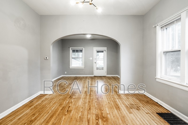 1046 E Bradbury Ave - Photo 5 of 21