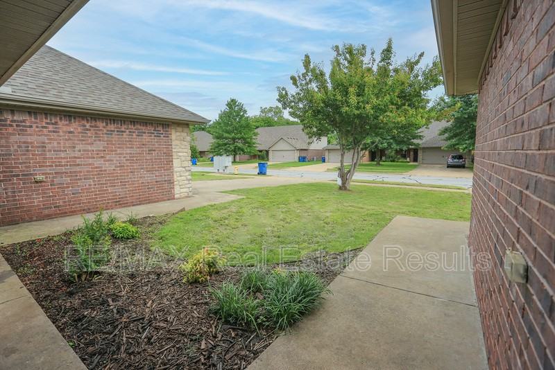 3509 Sw Deerfield Blvd #1 - Photo 4 of 27