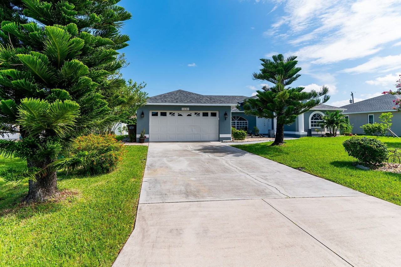 1131 Sw 47th St - Photo 2 of 33