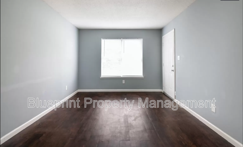 2705 Avenue E #E - Photo 2 of 16