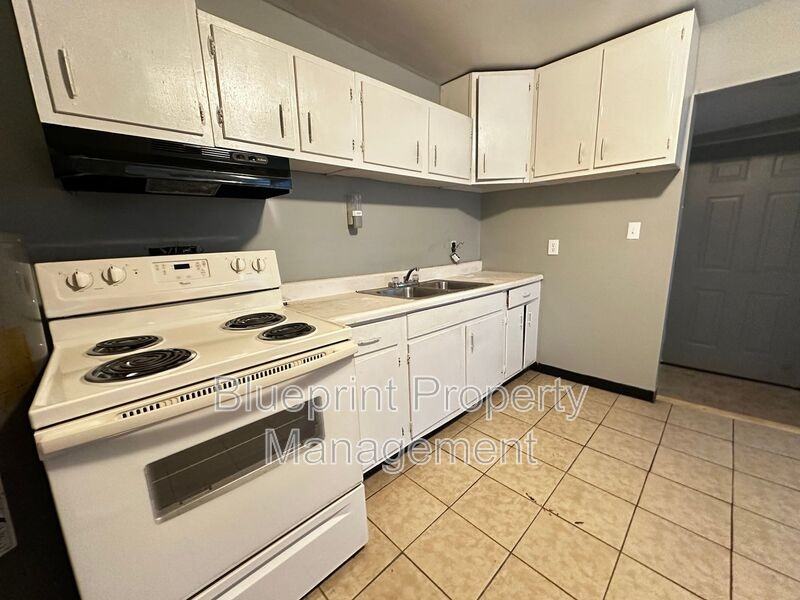 450 4th Street - Photo 3 of 11