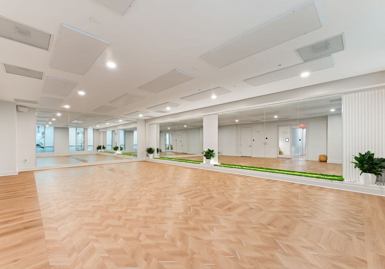 Uptown 550 - Photo 7 of 50