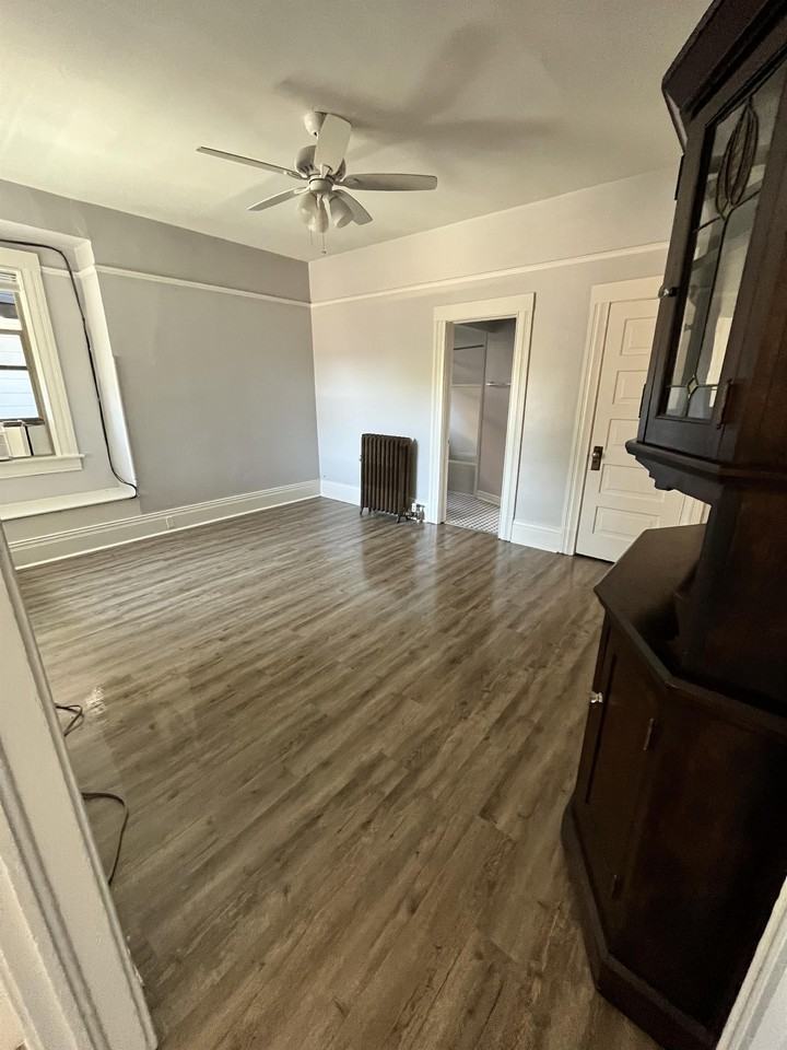 300 California Avenue - Photo 2 of 12