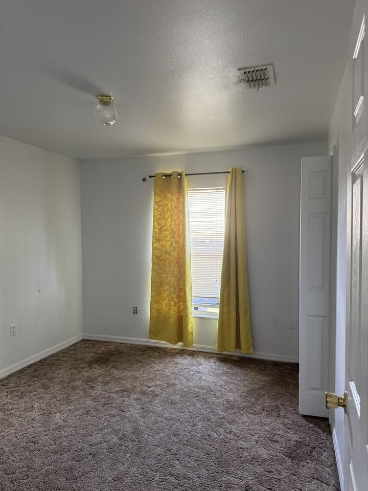 674 Royalty Court - Photo 2 of 10