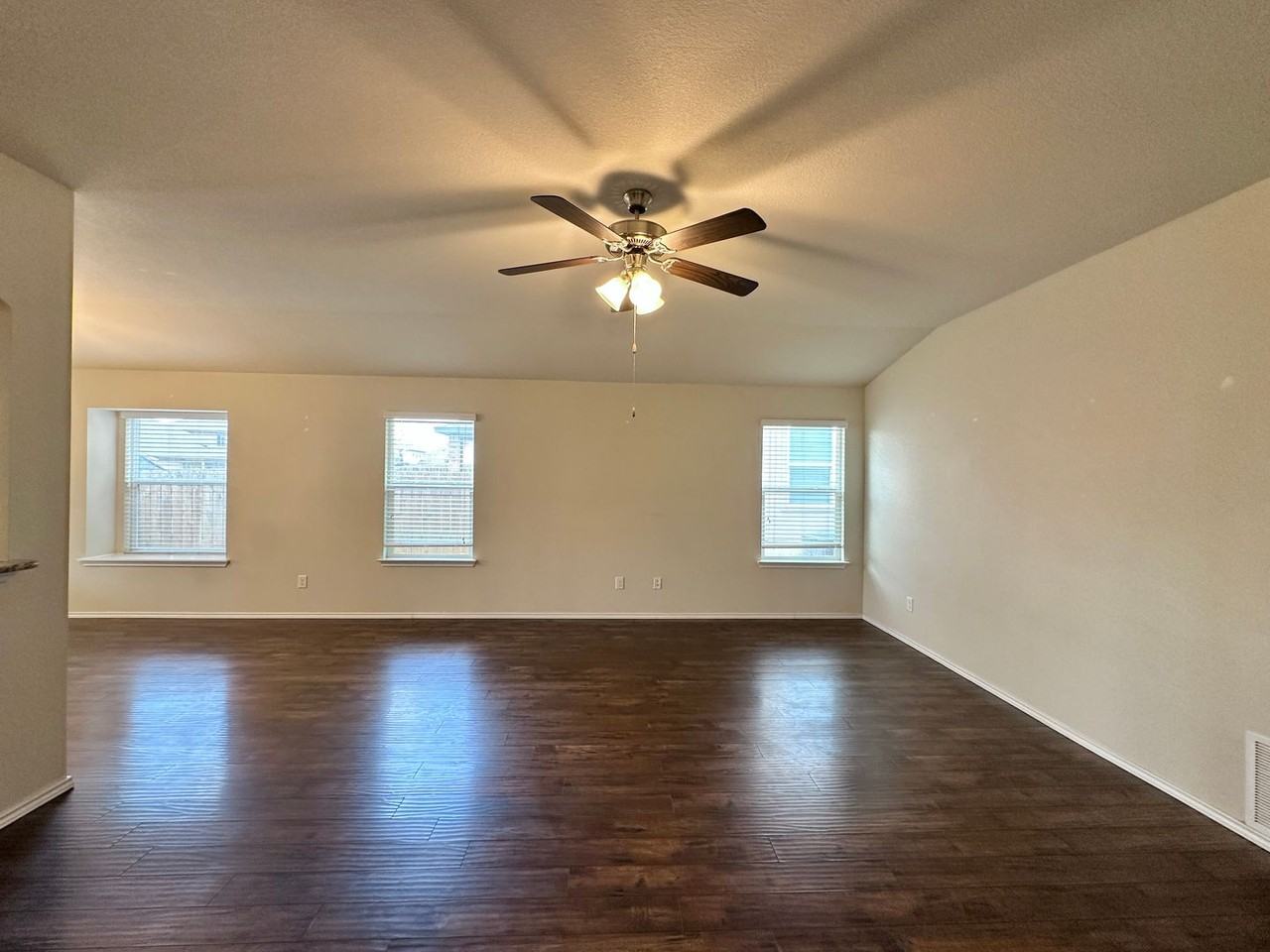 3414 Parkmill Dr - Photo 7 of 39