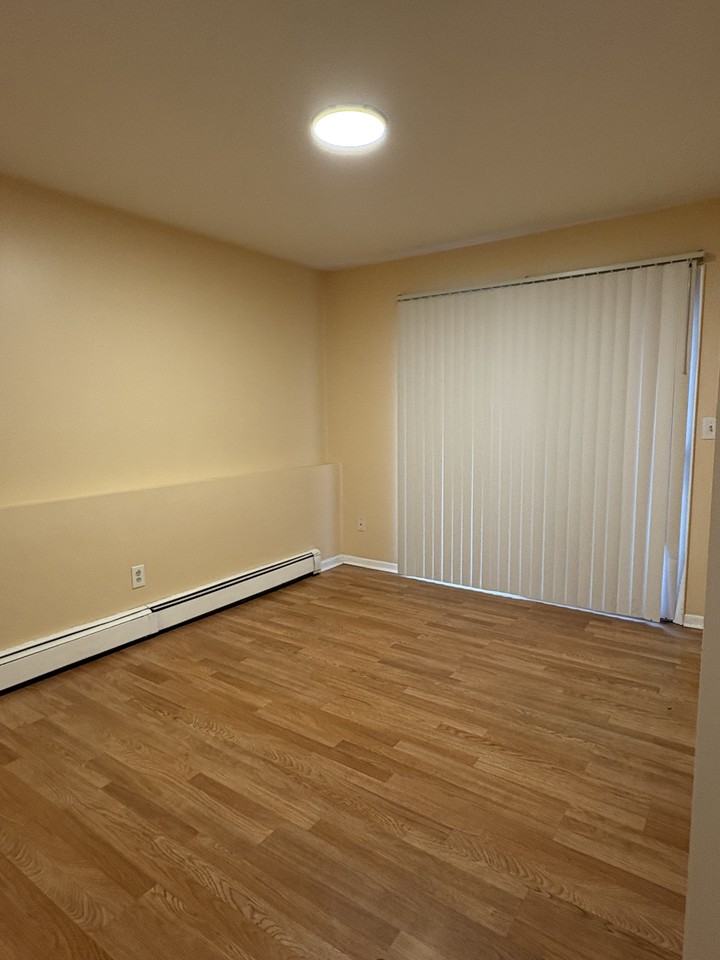 950 5th St #C - Photo 2 of 5