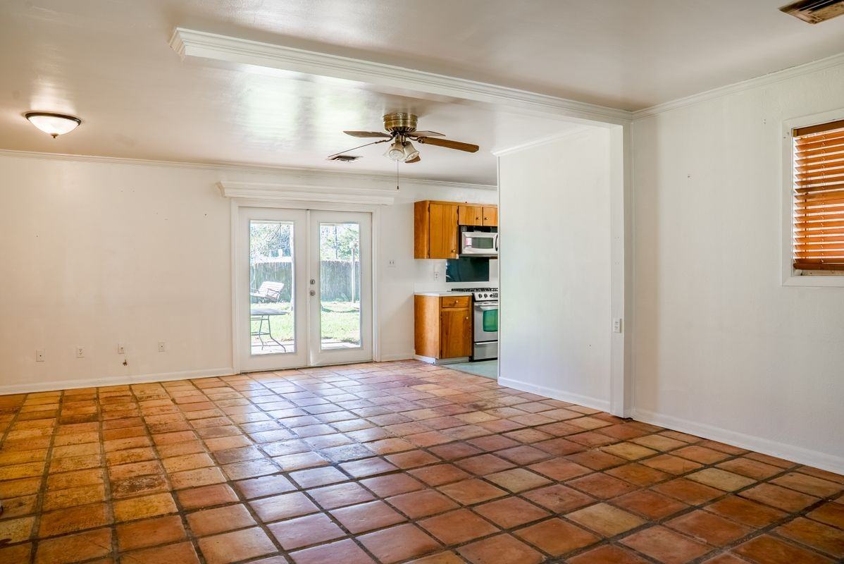 213 Birch Dr - Photo 3 of 24