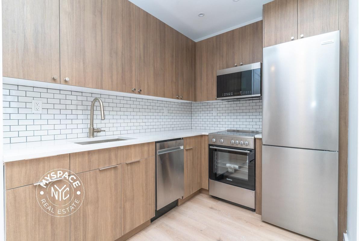 251 Front St #5D
