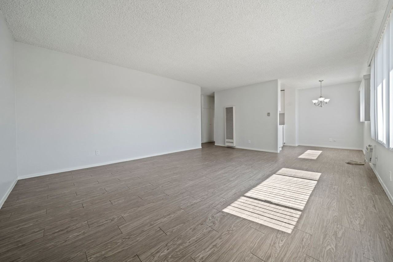 BEAUTIFUL REMODELED 1 AND 2 BEDROOM UNITS IN PRIME LOCATION - Photo 6 of 32