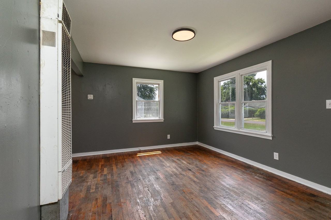 700 S West Ave - Photo 6 of 21