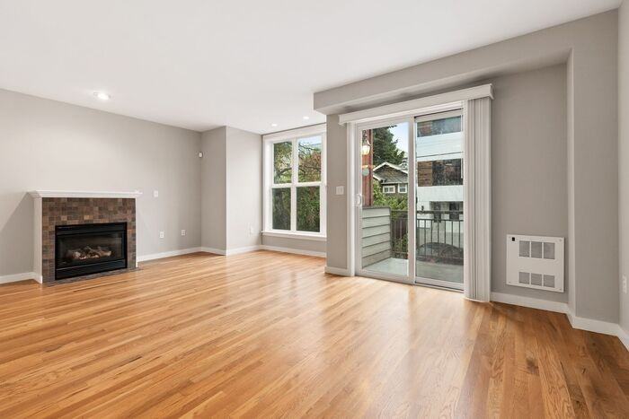 4529 40th Ave Sw #B - Photo 2 of 38