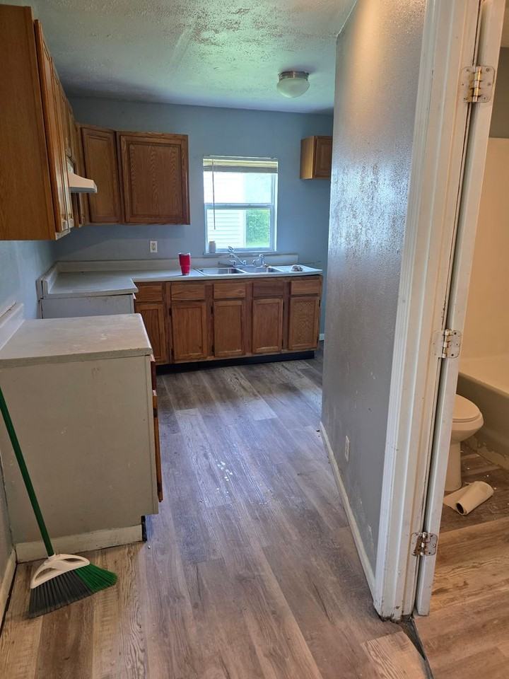 237 Nadine St - Photo 7 of 11