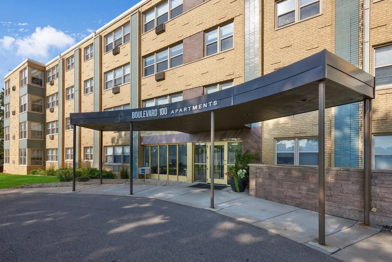Boulevard 100 Apartments - Photo 2 of 36