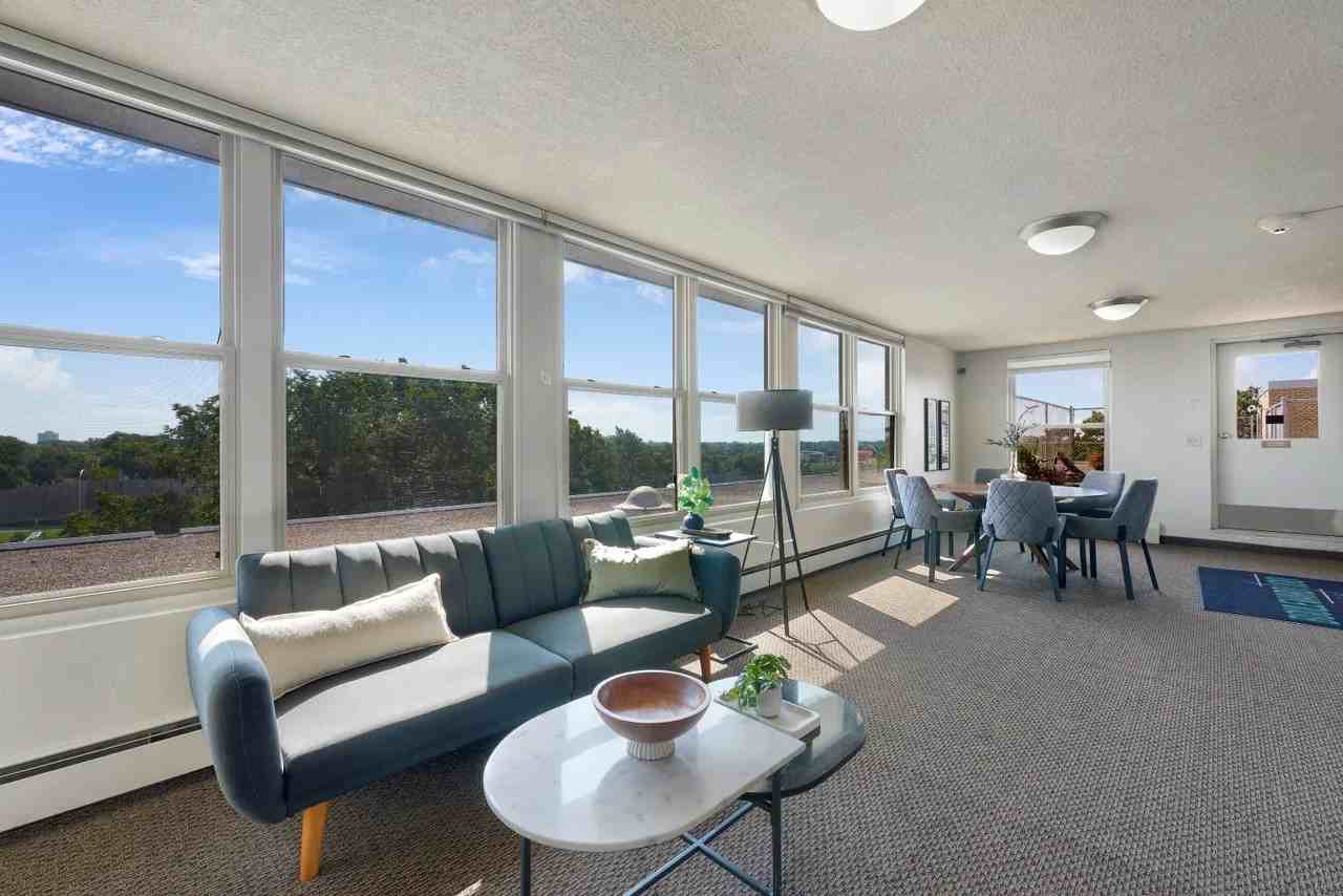 Boulevard 100 Apartments - Photo 5 of 36