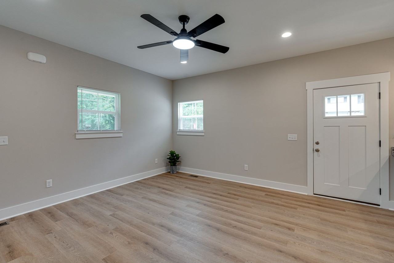 5400 Haven Cir - Photo 3 of 29