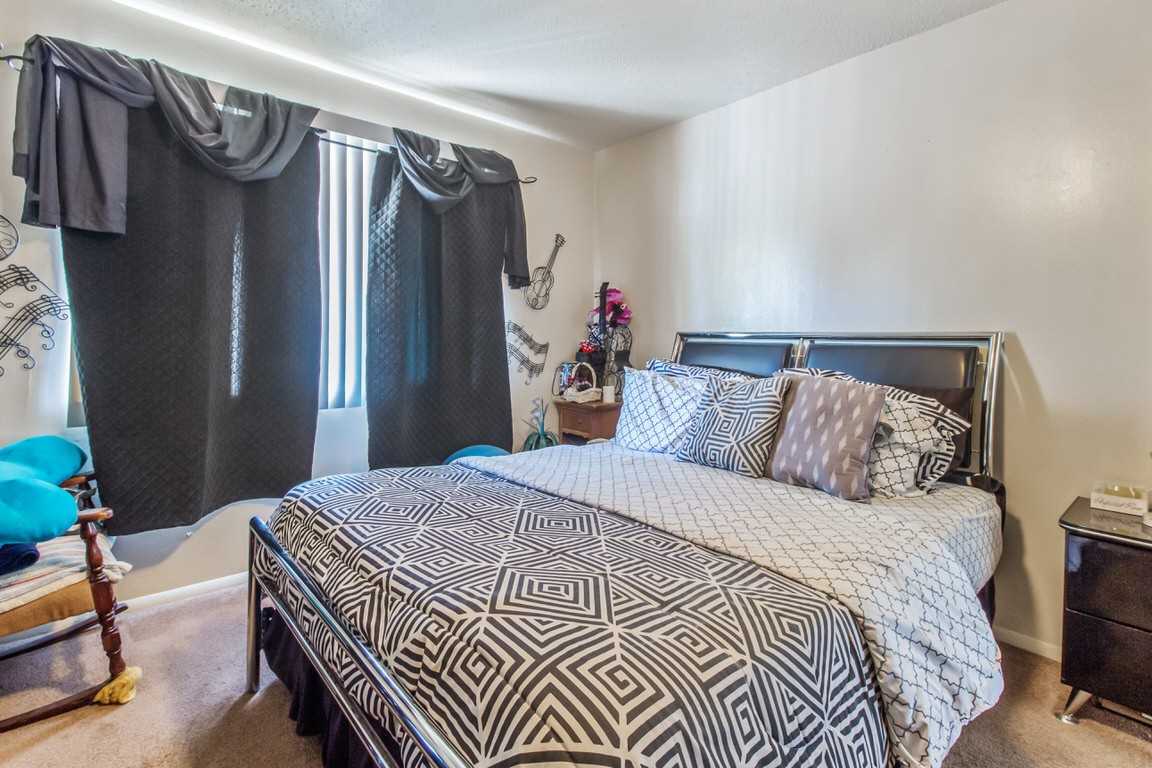 Jamie's Landing - Photo 2 of 16