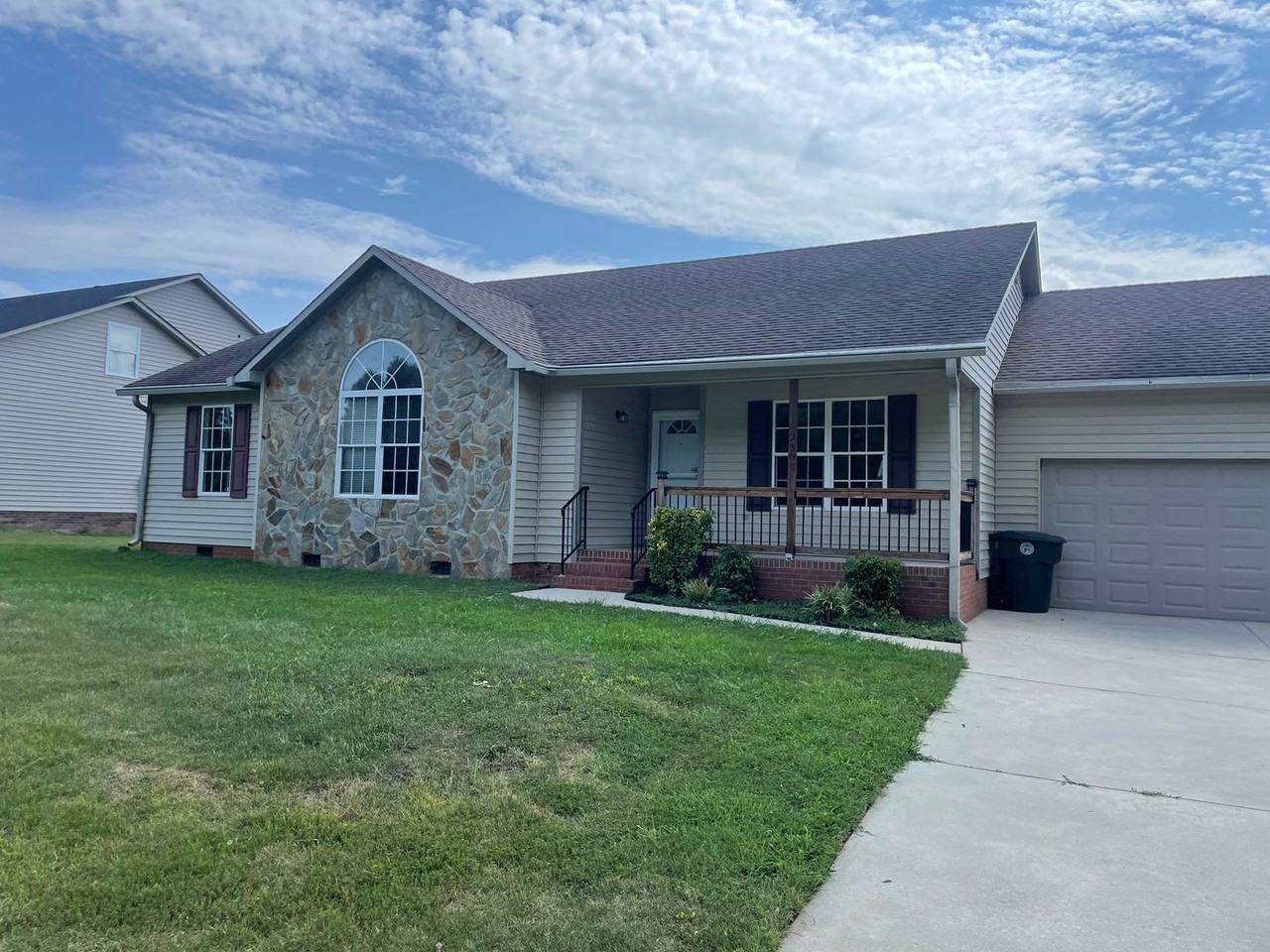 2807 Horseshoe Bend Rd - Photo 2 of 37