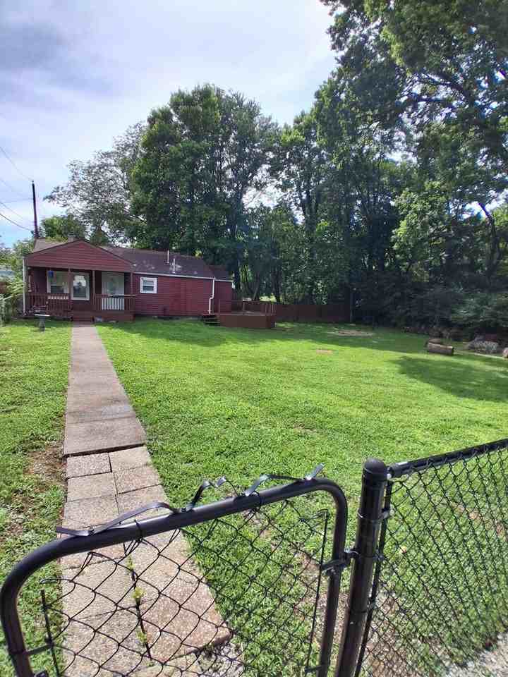 1515 Berry Ave - Photo 2 of 11