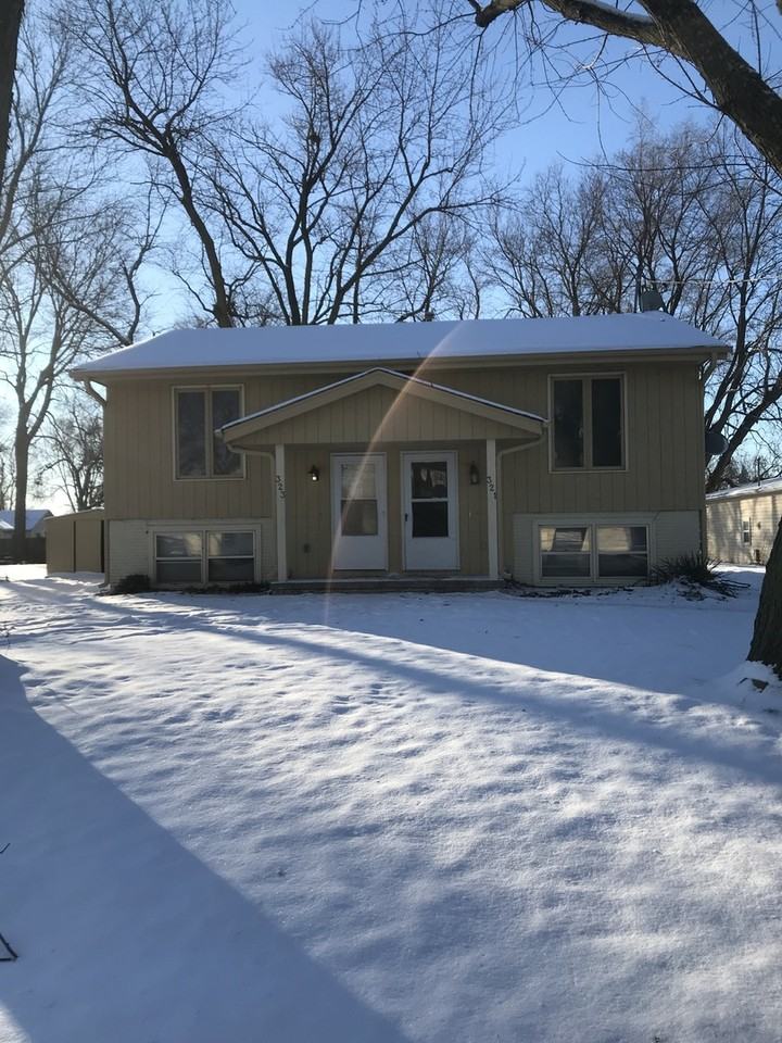 323 E Wall Ave - Photo 2 of 9