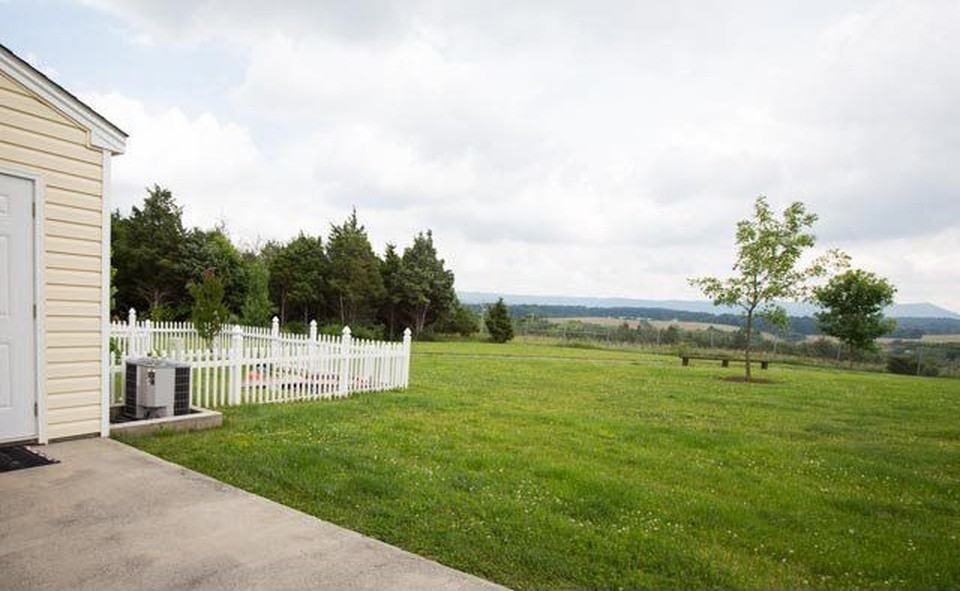 1463 Founders Way - Photo 3 of 13