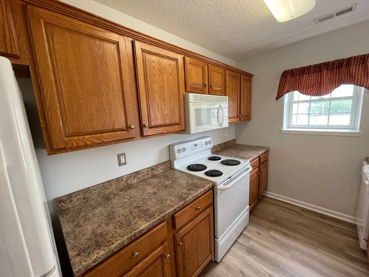 1463 Founders Way - Photo 7 of 13