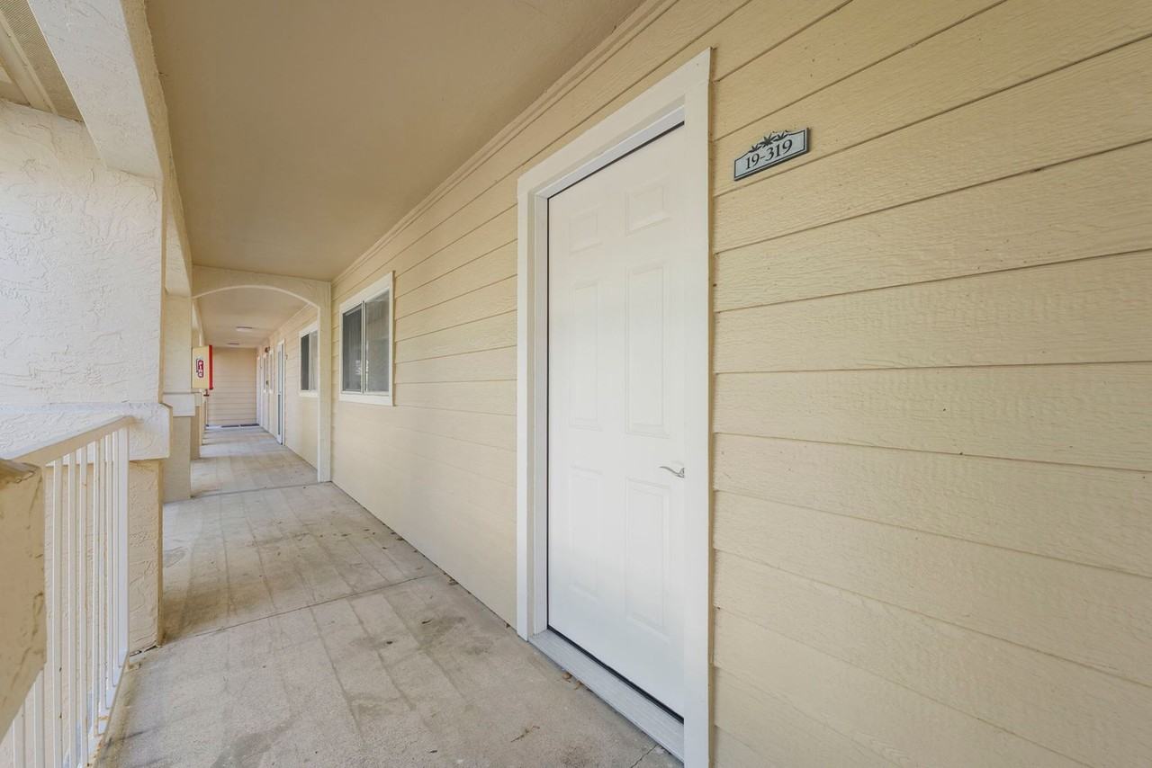 19 Arbor Club Dr #319 - Photo 5 of 34
