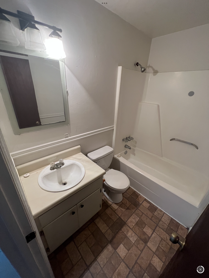 2701 Bardswood Ln - Photo 2 of 8