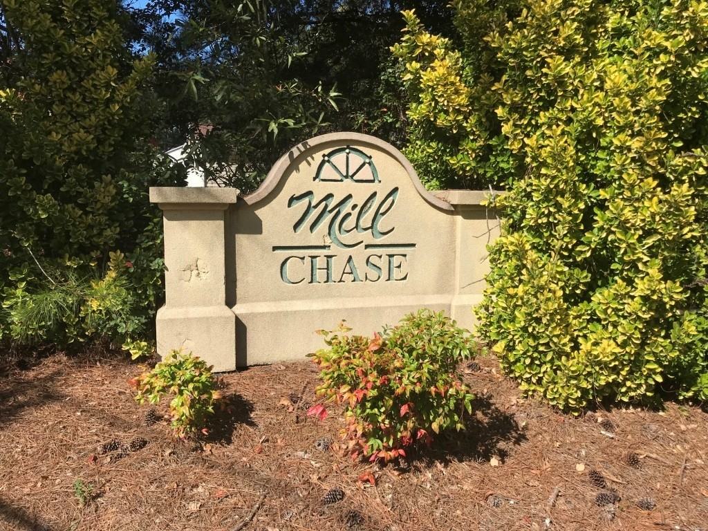 1497 Chaseway Cir - Photo 3 of 33