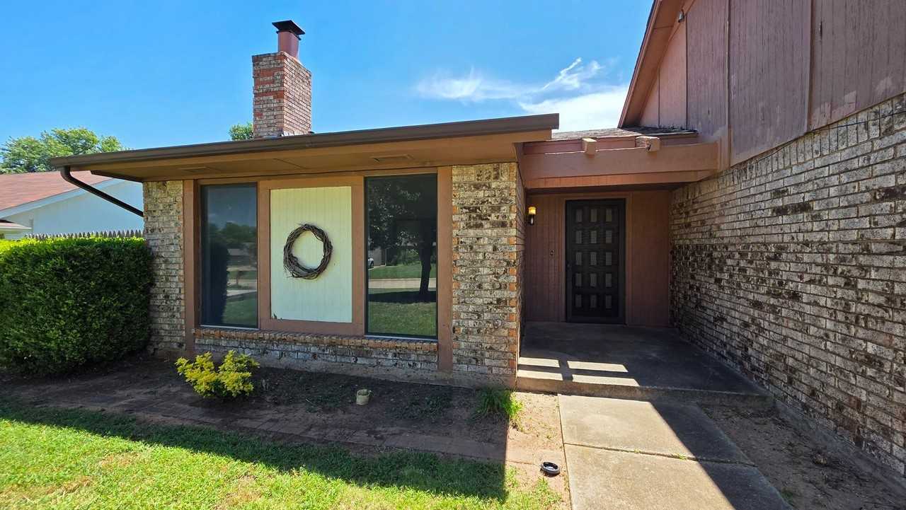 11812 Larkdale Dr - Photo 2 of 19