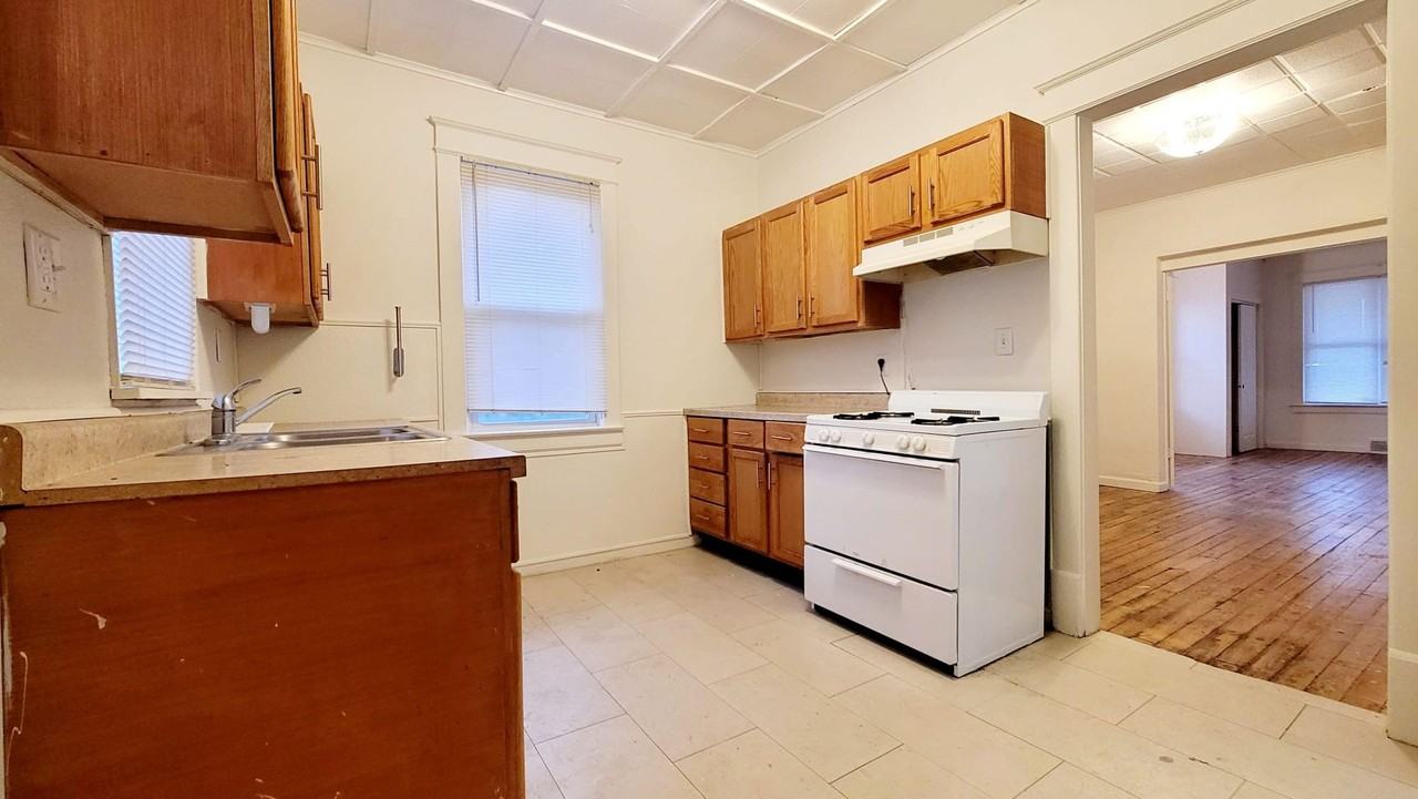 1113/1115 Lincolnway West - Photo 2 of 20