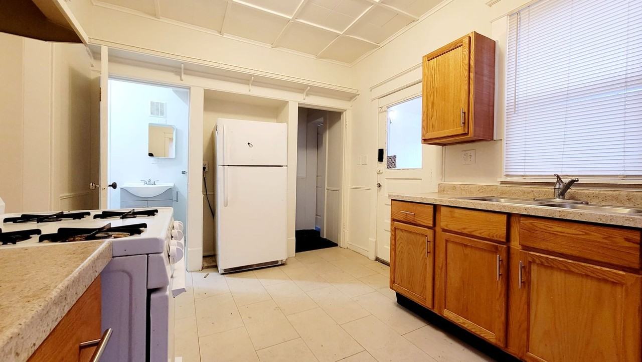 1113/1115 Lincolnway West - Photo 3 of 20