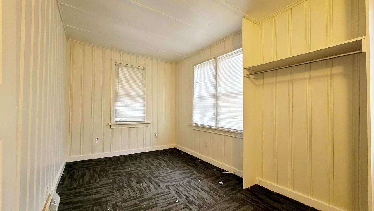 1113/1115 Lincolnway West - Photo 7 of 20