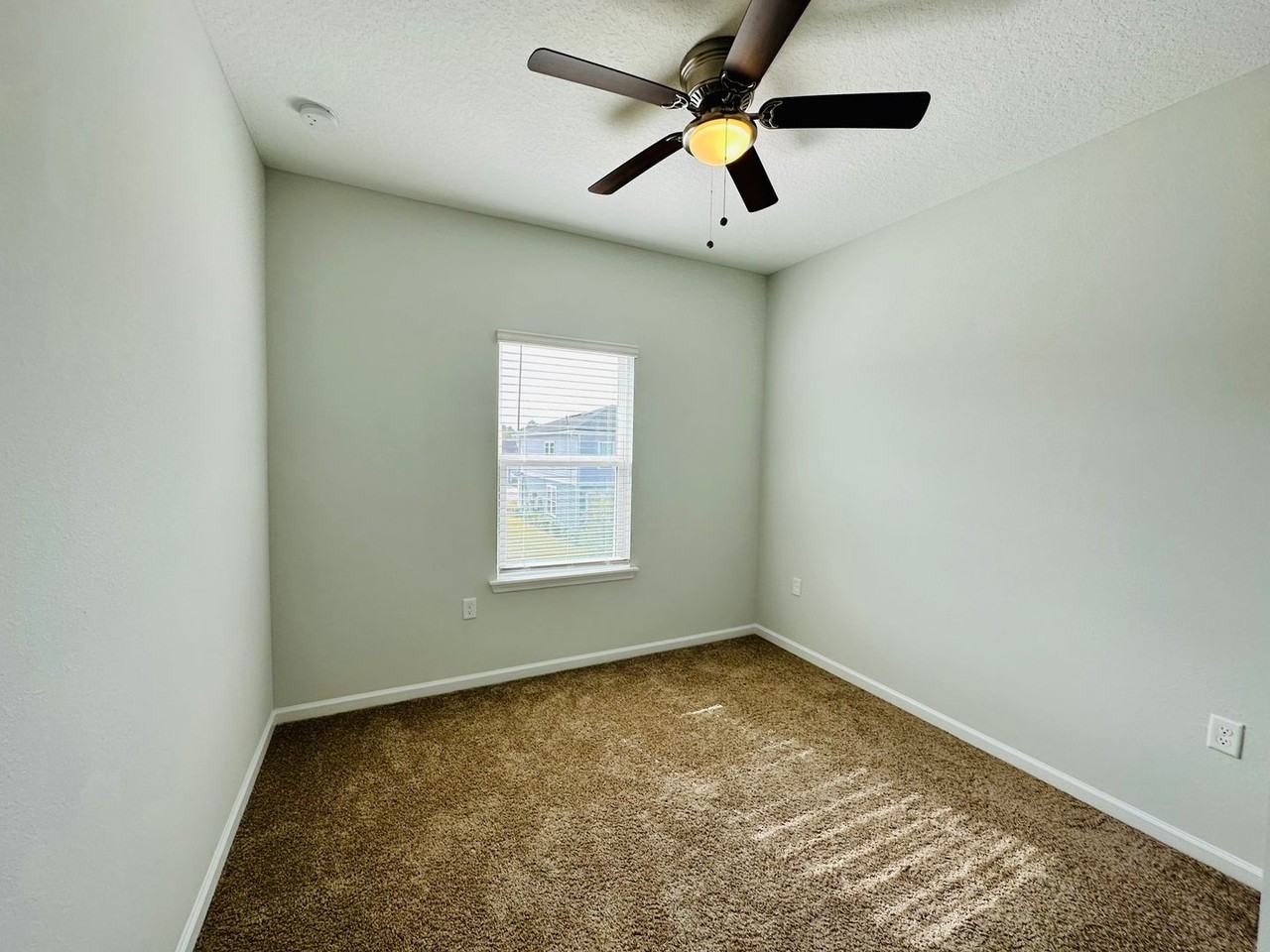 84 Pinebury Ln - Photo 6 of 15