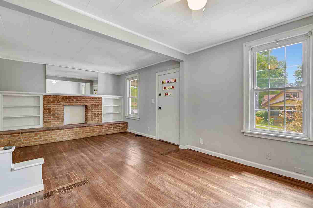 6312 Bedford St - Photo 5 of 21