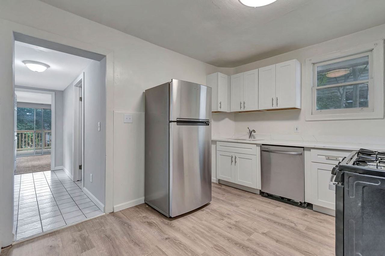 6312 Bedford St - Photo 6 of 21