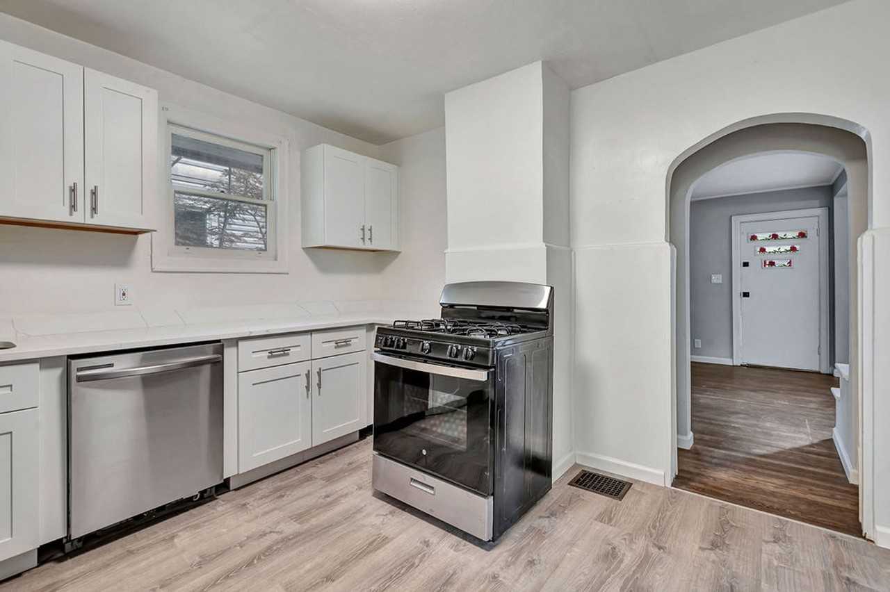 6312 Bedford St - Photo 7 of 21