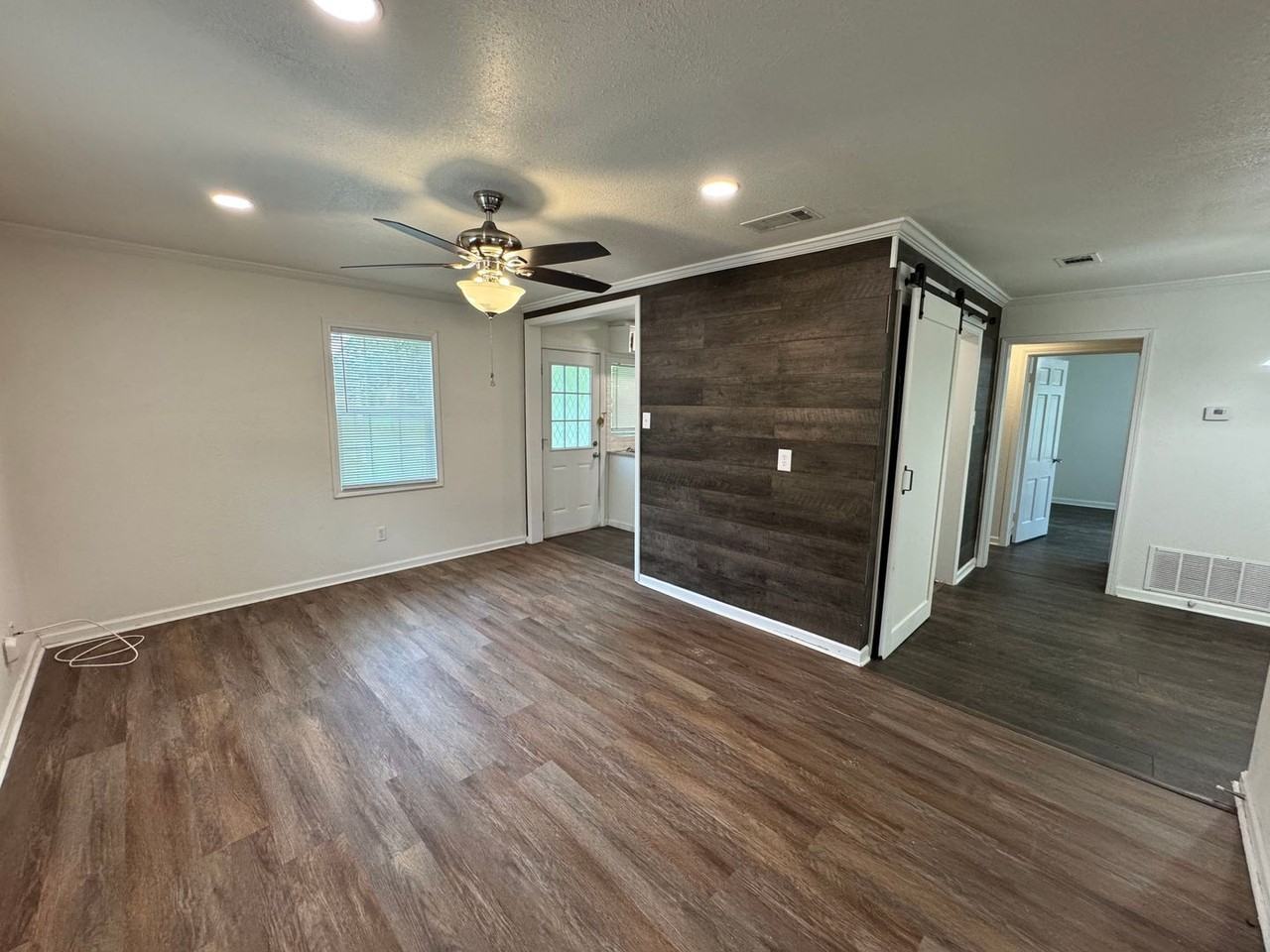 1410 E Barton Ave - Photo 2 of 28